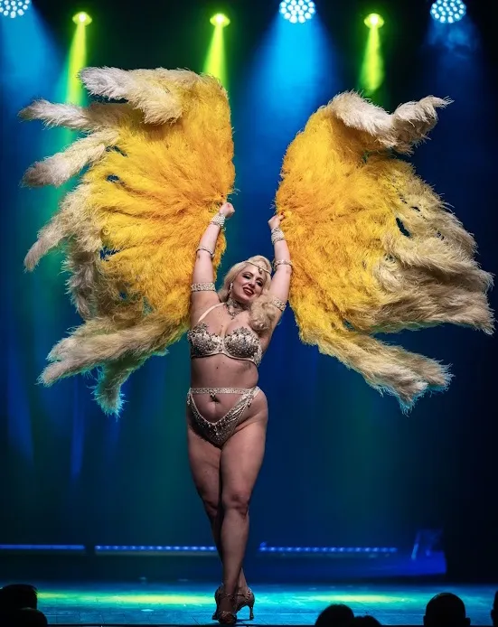 Angelina Angelic na show